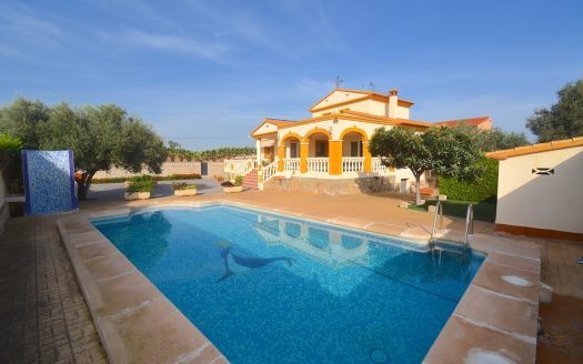 Villa op een ruim perceel in Denia