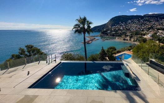 GTA – 3109 – Villa of luxury first line in Calpe Alicante