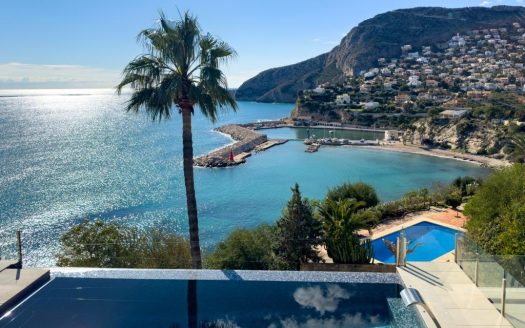 GTA – 3109 – Villa of luxury first line in Calpe Alicante