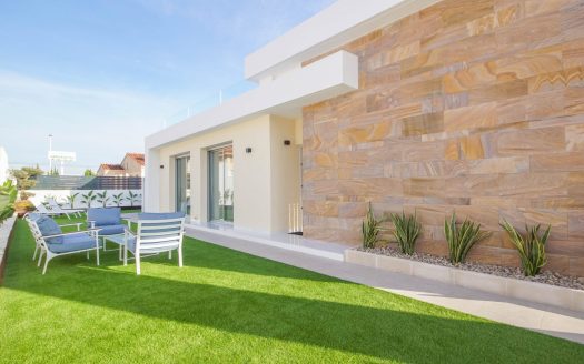 VIP1009 – Moderne villa met zwembad en dakterras in Torrevieja