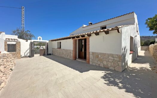 4330-Villa-in-Moraira-Alicante-spanje-01