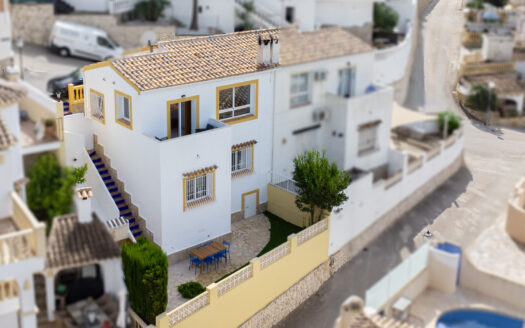 2042528-Geschakelde woning-in-Benitachell-Calistros-Alicante-Spanje-01