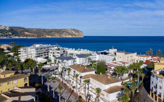 BPC4XY4604JAV – Dorpshuis in